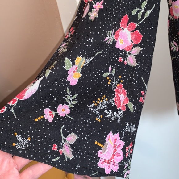 Cute top - Picture 3 of 6